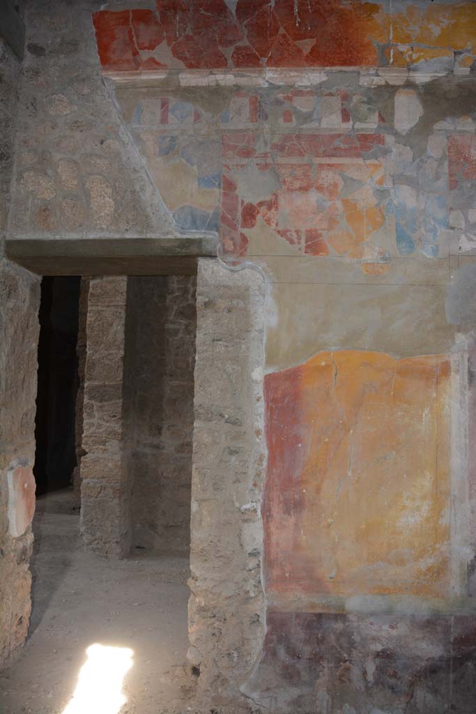 I.8.17 Pompeii. March 2019. 
Room 9, north wall of tablinum at west end, with doorway to room 10.
Foto Annette Haug, ERC Grant 681269 DCOR.

