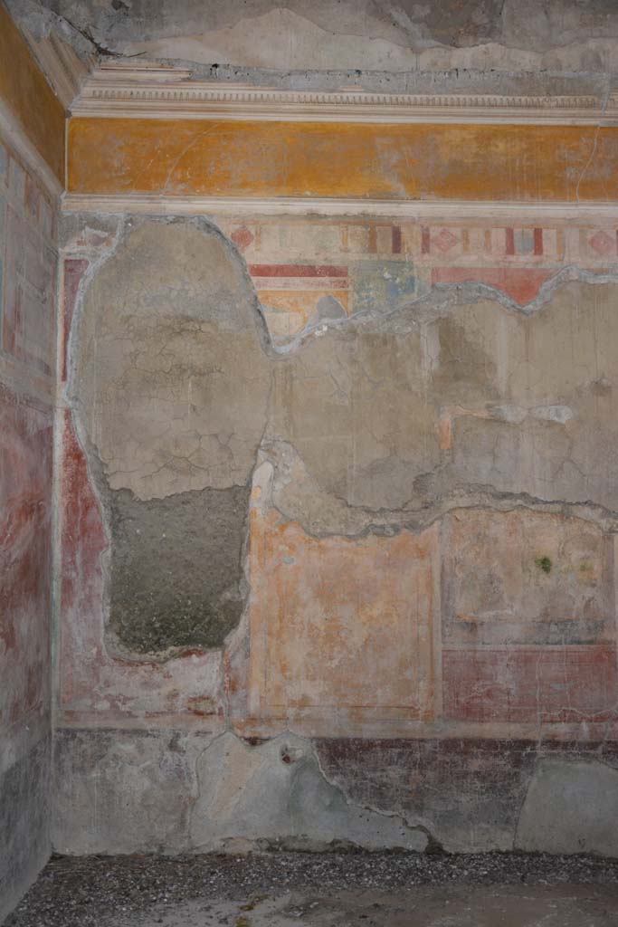 I.8.17 Pompeii. March 2019. Room 9, detail from north end of east wall.
Foto Annette Haug, ERC Grant 681269 DCOR.

