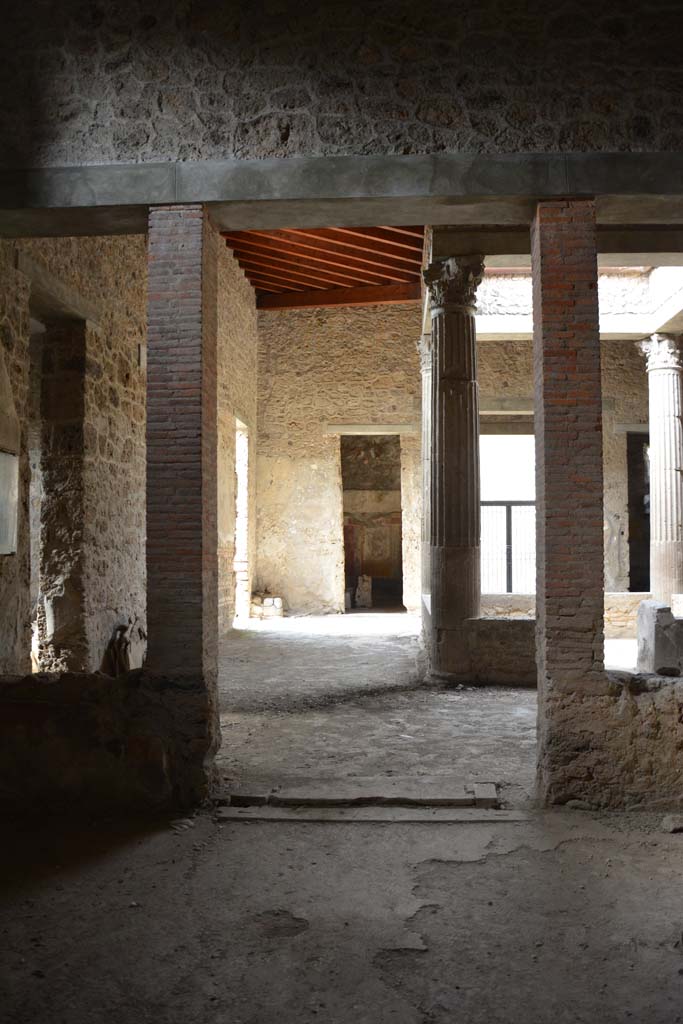 I.8.17 Pompeii. March 2019. 
Room 9, looking west across flooring towards threshold from atrium 3.
Foto Annette Haug, ERC Grant 681269 DCOR.
