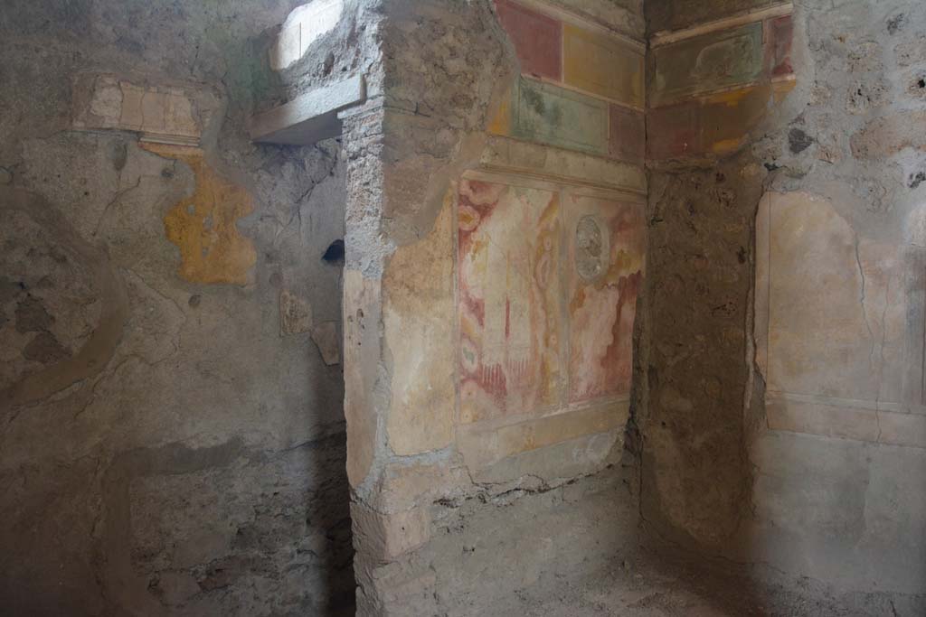 I.8.17 Pompeii. March 2019. 
Room 15, looking north-west, west wall on left, doorway to closet in centre, west wall of alcove, centre right.
Foto Annette Haug, ERC Grant 681269 DCOR.

