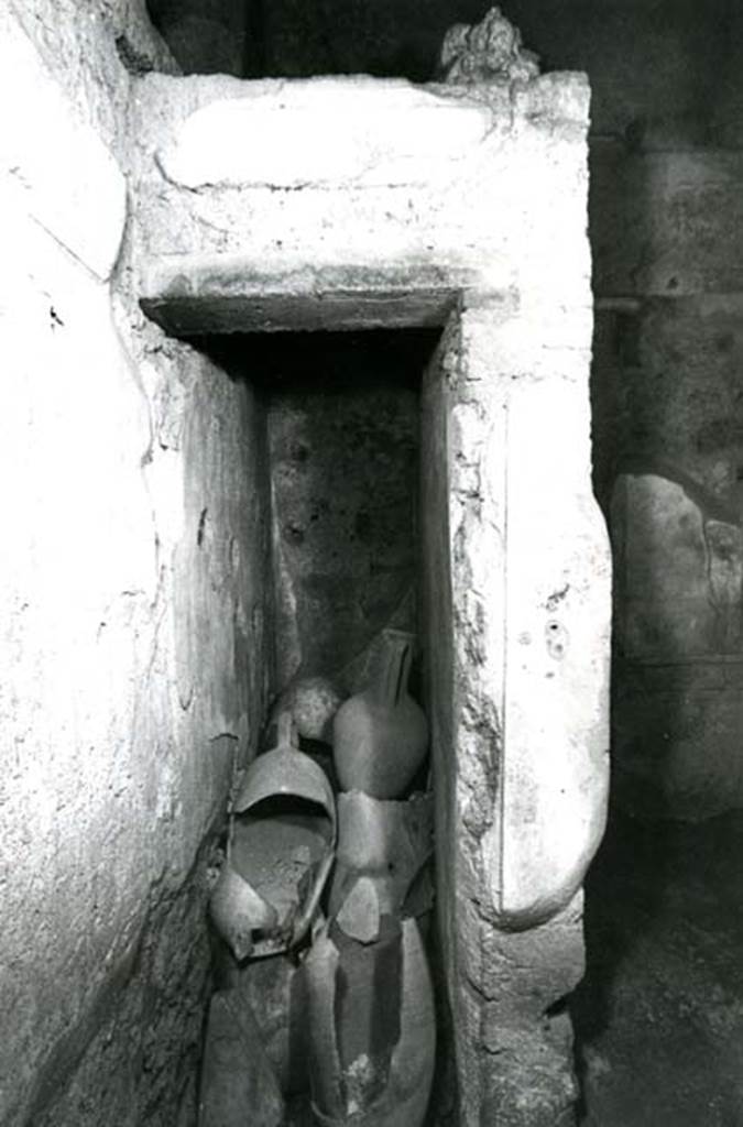 I.8.17 Pompeii. 1972. Room 15. Casa dei Quattro Stili, cubiculum N, N wall of closet.  Photo courtesy of Anne Laidlaw.
American Academy in Rome, Photographic Archive. Laidlaw collection _P_72_14_10. 

