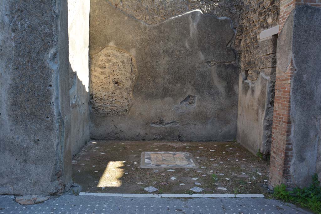 I.9.1 Pompeii. October 2019. Room 10, looking east across atrium towards ala.
Foto Annette Haug, ERC Grant 681269 DCOR.

