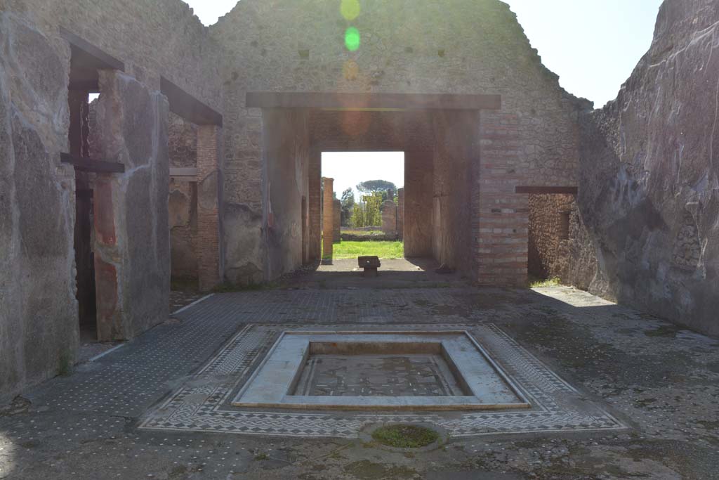 I.9.1 Pompeii. October 2019. Room 2, looking south across impluvium in atrium.
Foto Annette Haug, ERC Grant 681269 DÉCOR.

