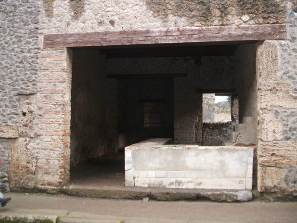I.9.4 Pompeii.  December 2004.  Entrance.