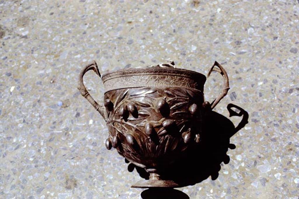 I.10.4 Pompeii. 1971. Silver cup decorated with olives.  Photo by Stanley A. Jashemski.
Source: The Wilhelmina and Stanley A. Jashemski archive in the University of Maryland Library, Special Collections (See collection page) and made available under the Creative Commons Attribution-Non Commercial License v.4. See Licence and use details. J71f0268
