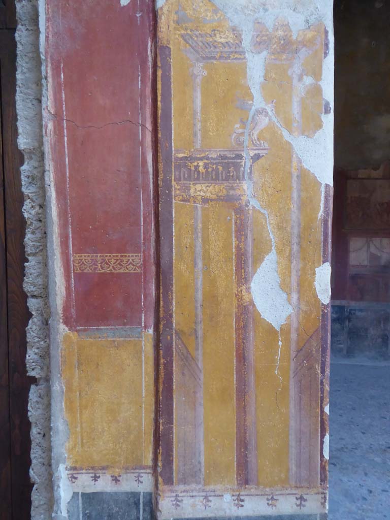 I.10.4 Pompeii. September 2017.  Detail of painted pilaster on east wall of atrium between rooms 3 and 4. 
Foto Annette Haug, ERC Grant 681269 DCOR.
