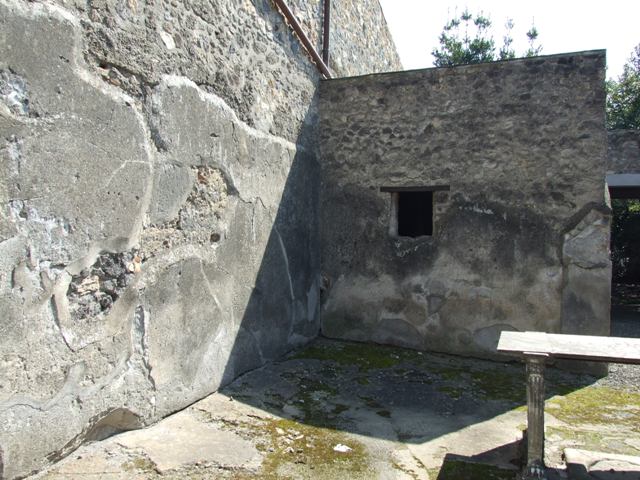 I.10.7 Pompeii. March 2009. Room 2. Cubiculum. Niche in south east corner.