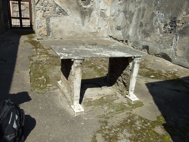 I.10.7 Pompeii. March 2009. Room 2. Cubiculum. Remains of painted decoration.