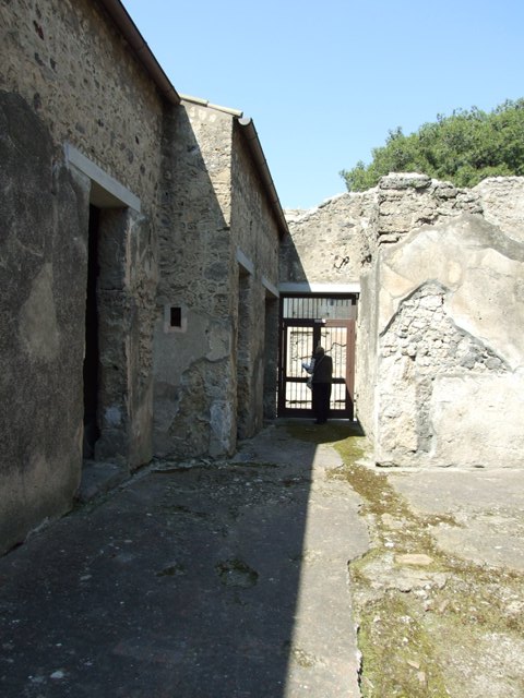 I.10.7 Pompeii. March 2009.  Room 4.  Atrium.  Looking south east across from Room 2.