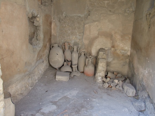 I.10.7 Pompeii.  December 2007.  Room 1. South wall.