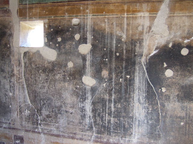 I.11.12 Pompeii.  September 2005. Painted wall decoration in room on north side of garden area.
