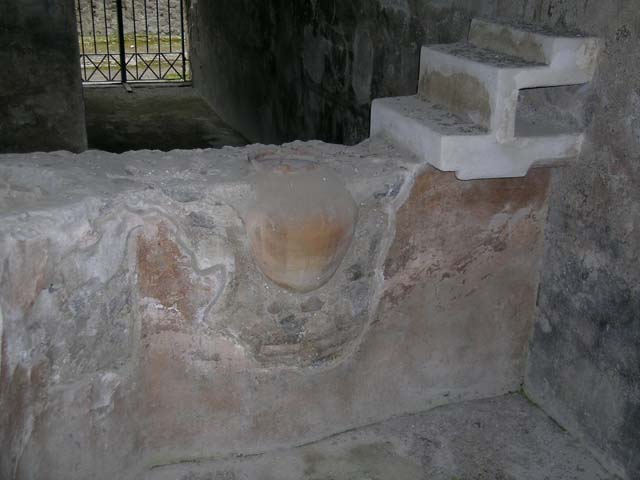 I.11.16. Casa di Saturninus.  Hospitium.  December 2007.  Room 3.  Room with triclinium. Painted trellis pattern in north west corner.
