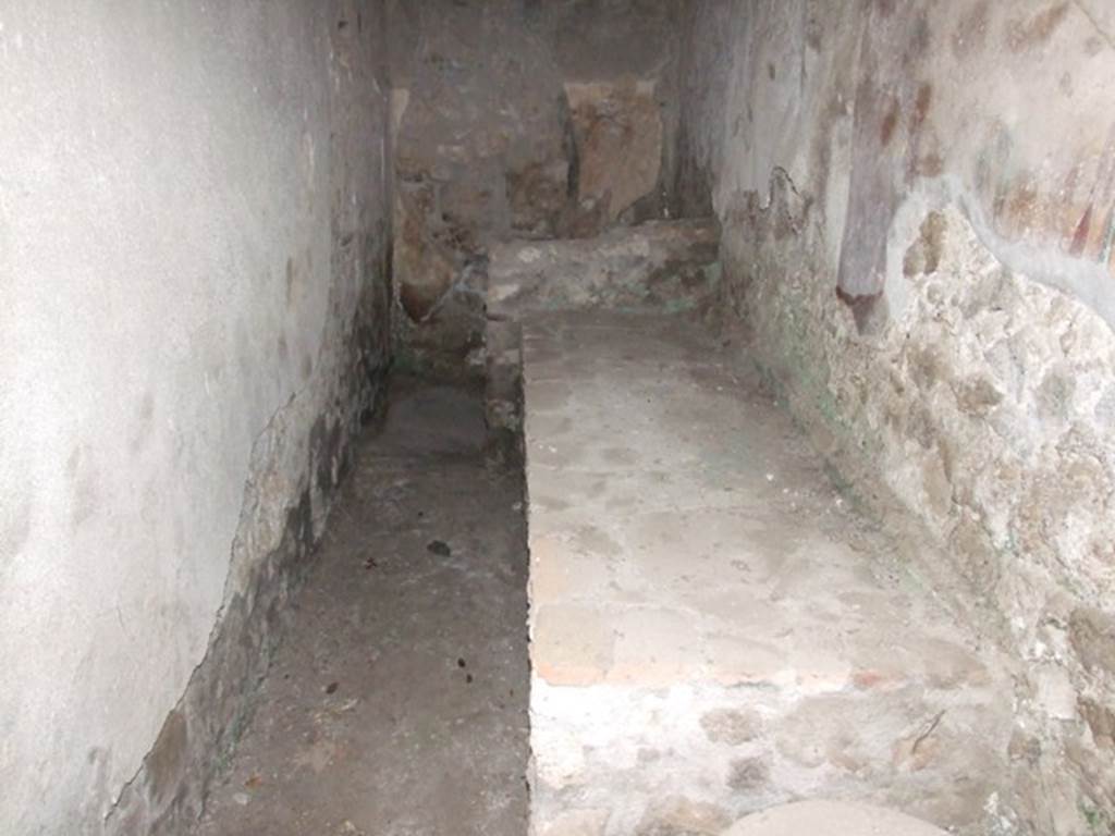 I.11.17 Pompeii. December 2007.  Room 6, looking north into kitchen, from room 5. The latrine is at the far end behind the small wall.