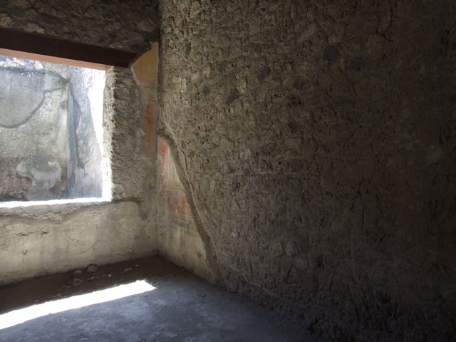 Via dell� Abbondanza showing overhanging balcony at I.12.3