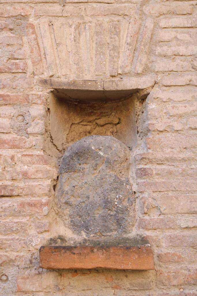 I.12.5 Pompeii. December 2018. 
Street shrine or niche at east side of entrance doorway. Photo courtesy of Aude Durand.
