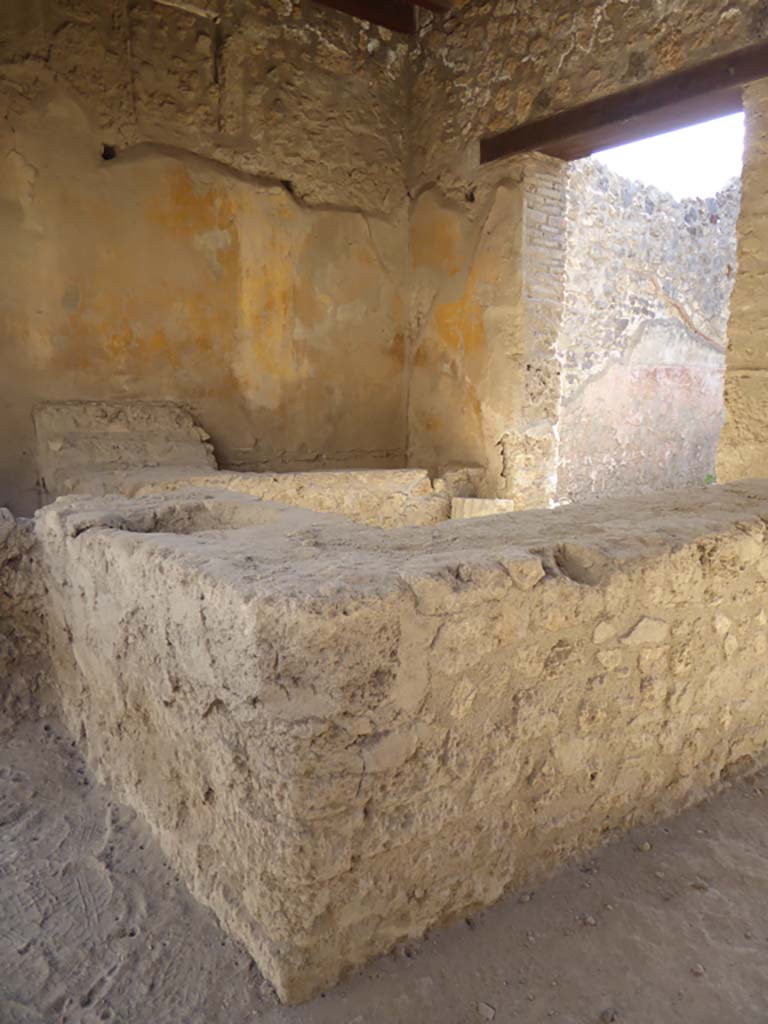 I.12.5 Pompeii. September 2015. Looking south-east across counter. 
Foto Annette Haug, ERC Grant 681269 DÉCOR.

