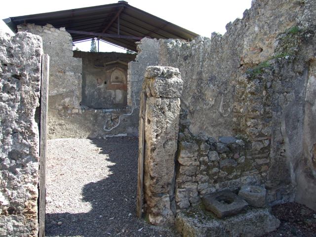 I.12.15 Pompeii.  March 2009.  Room 3.  South wall.
