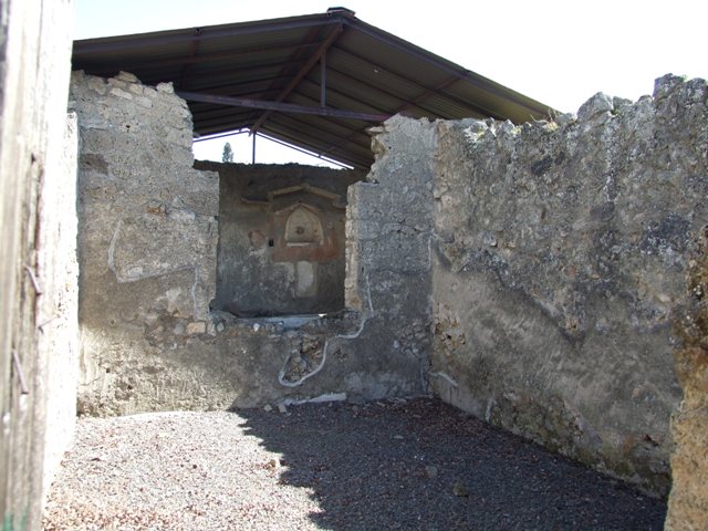I.12.15 Pompeii.  March 2009.  Room 4.  Corridor to outside Triclinium.