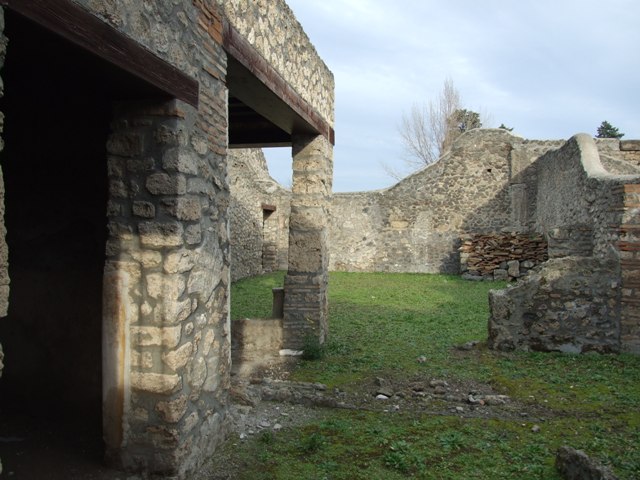 I.13.16 Pompeii.  December 2007.  Looking east towards garden.

.