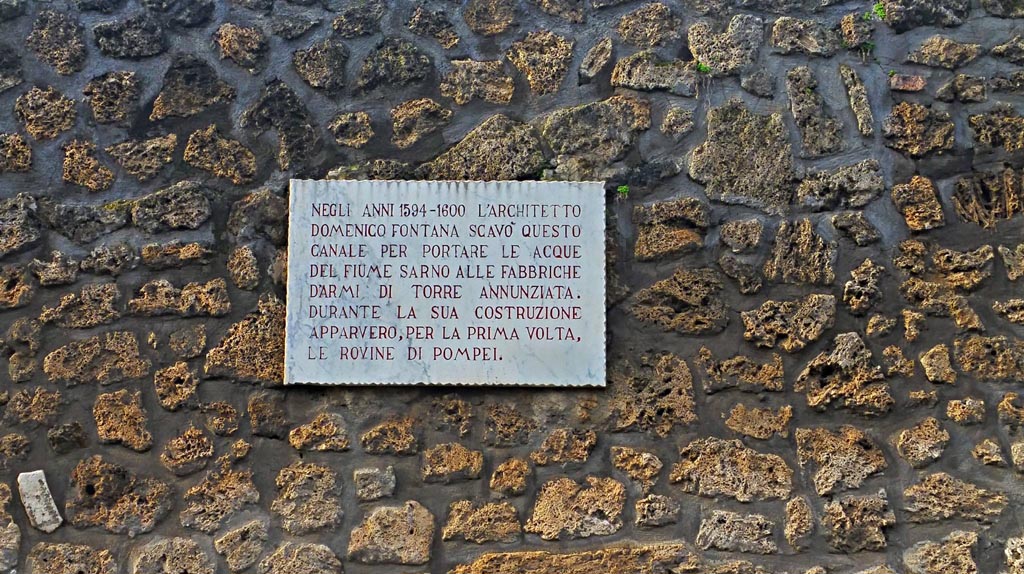 West side of Via di Nocera, Pompeii. 2017/2018/2019. Descriptive plaque for Sarno Canal. Photo courtesy of Giuseppe Ciaramella.


