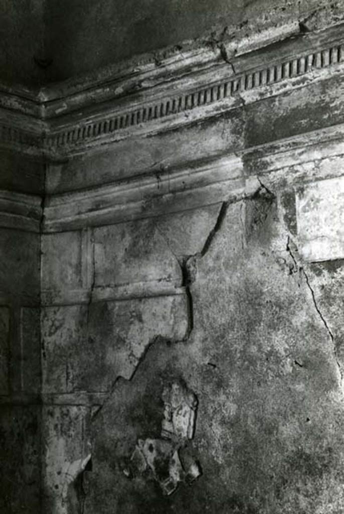 I.15.1 Pompeii. 1968. House, SW corner and W wall. Photo courtesy of Anne Laidlaw.
American Academy in Rome, Photographic Archive. Laidlaw collection _P_68_4_4.
