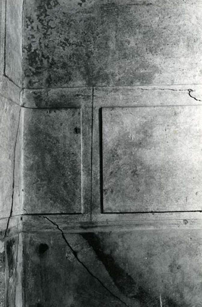 I.15.1 Pompeii. 1972. House, room right of fauces, right E wall at north end, details
Photo courtesy of Anne Laidlaw.
American Academy in Rome, Photographic Archive. Laidlaw collection _P_72_18_20.

