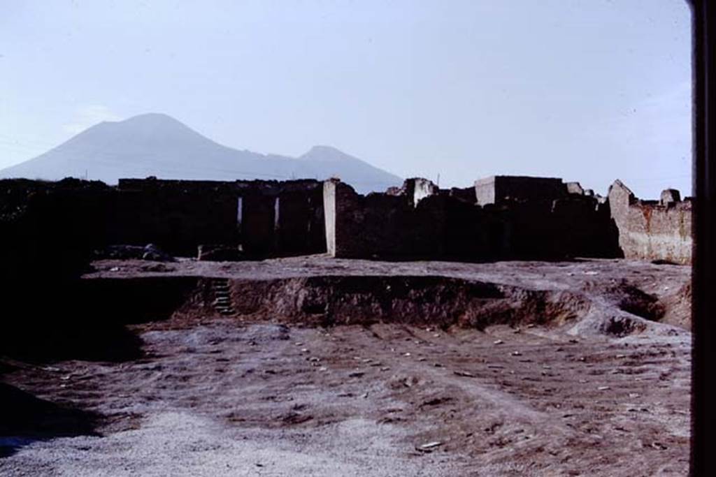 I.15.1-3 Pompeii. 1972. Looking north after garden excavation. The rear of I.15.1 would be on the right of the photo. Photo by Stanley A. Jashemski. 
Source: The Wilhelmina and Stanley A. Jashemski archive in the University of Maryland Library, Special Collections (See collection page) and made available under the Creative Commons Attribution-Non Commercial License v.4. See Licence and use details. J72f0574
