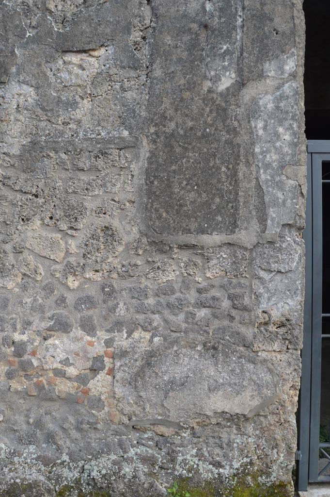 I.15.1 Pompeii. March 2019. East (left) side of entrance doorway.
Foto Taylor Lauritsen, ERC Grant 681269 DÉCOR.
