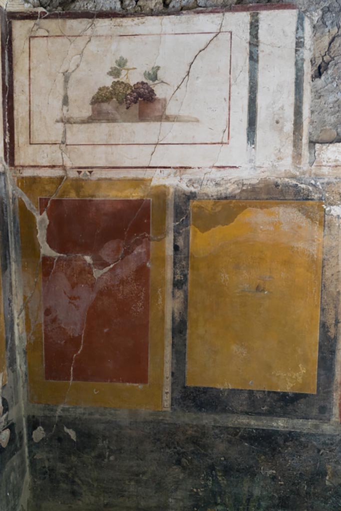 II.1.12 Pompeii. July 2021. 
North wall of triclinium at west end. Photo courtesy of Johannes Eber.
