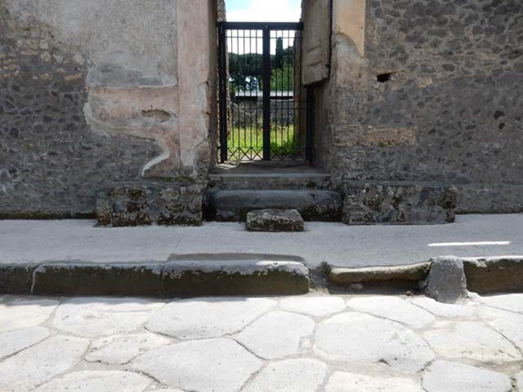 II.2.4 Pompeii. May 2016. Entrance doorway and fauces 1.
South side of Via dellAbbondanza, showing remains of painted plaster decoration, benches and steps to entrance.
Photo courtesy of Buzz Ferebee.
