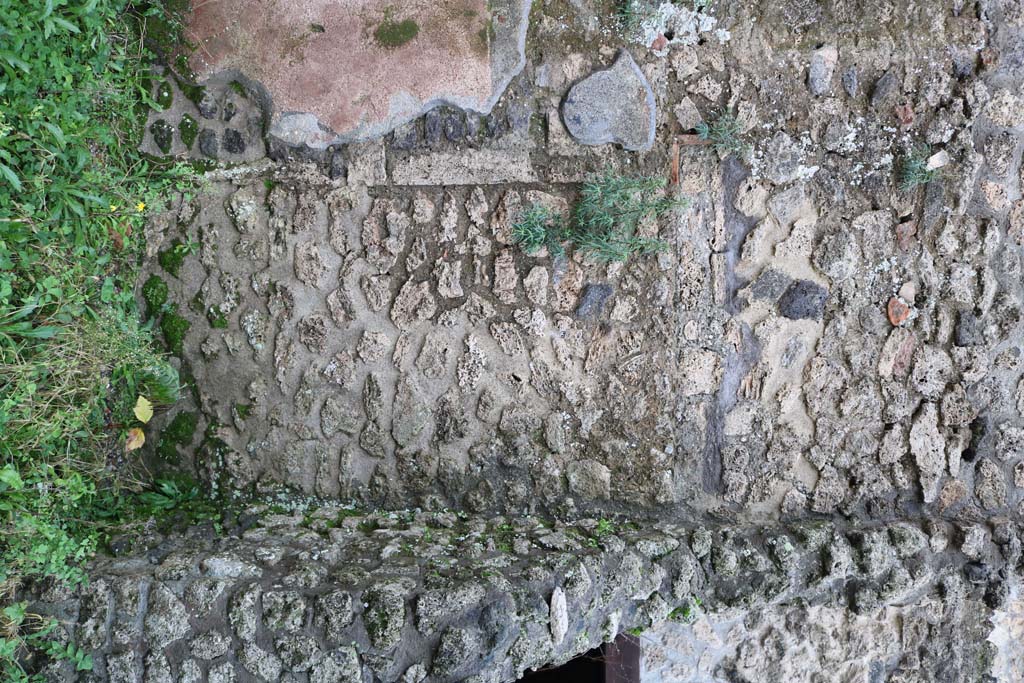 II.3.2 Pompeii. March 2009. South wall of Yard on west of workshop, with doorways to two rooms.

