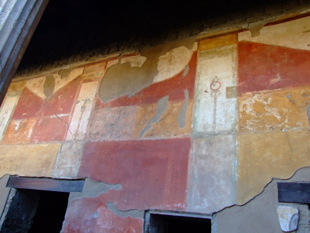 II.3.3 Pompeii.  March 2009. Room 16, East wall. Niche.