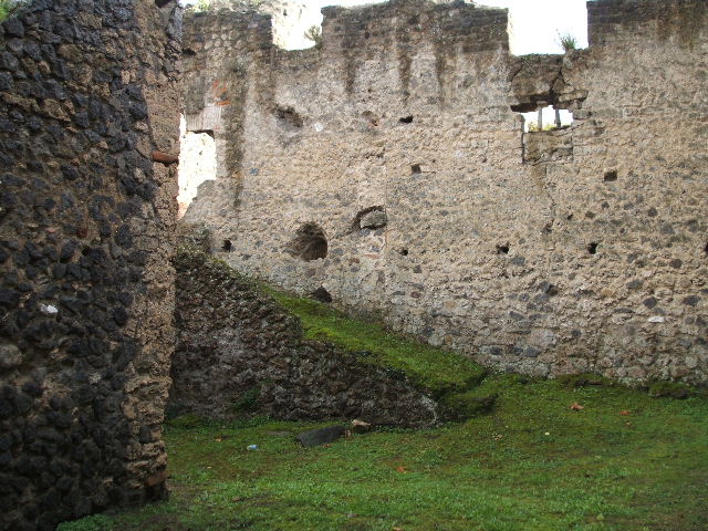 II.4.4 Pompeii.  December 2006.   Praefurnium or furnace
