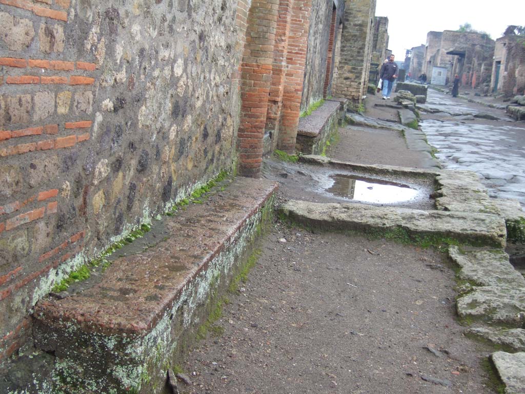 II.4.6 Pompeii. December 2005. Benches outside the entrance. Looking west.