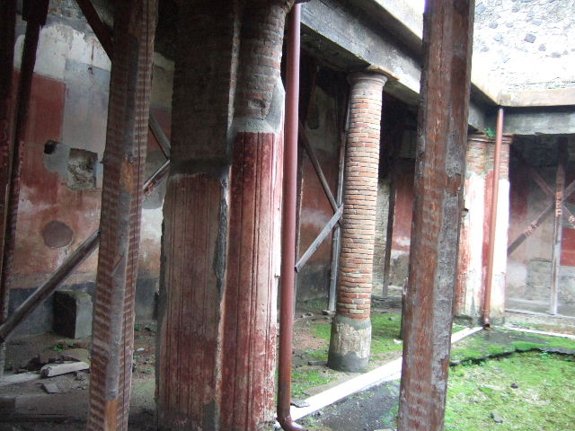 II.4.6 Pompeii. December 2006. View looking south from entrance across the east portico. Photo courtesy of Michael Binns.