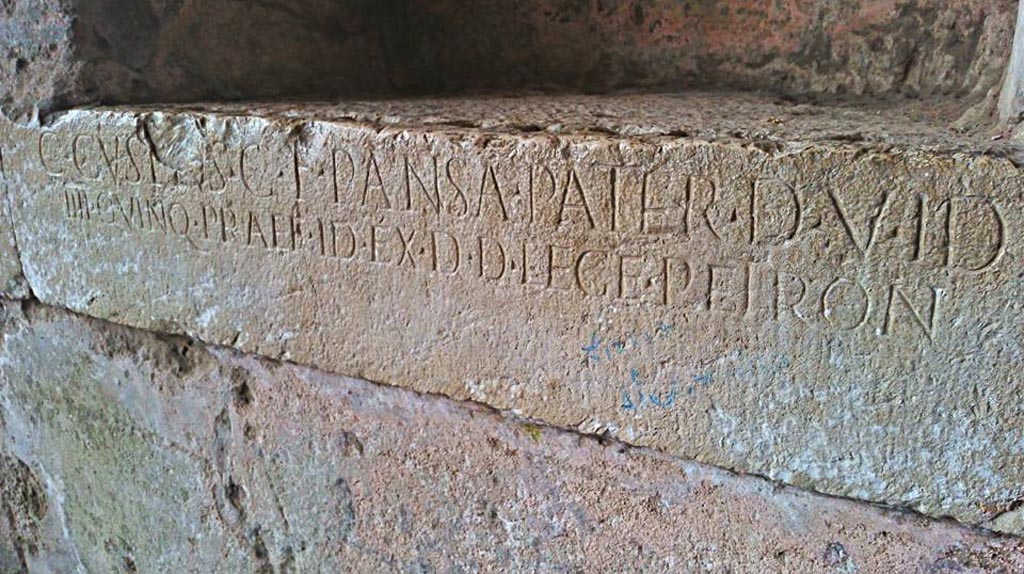 II.6 Pompeii. 2015/2016. Inscription from east side of corridor of Amphitheatre. Photo courtesy of Giuseppe Ciaramella.