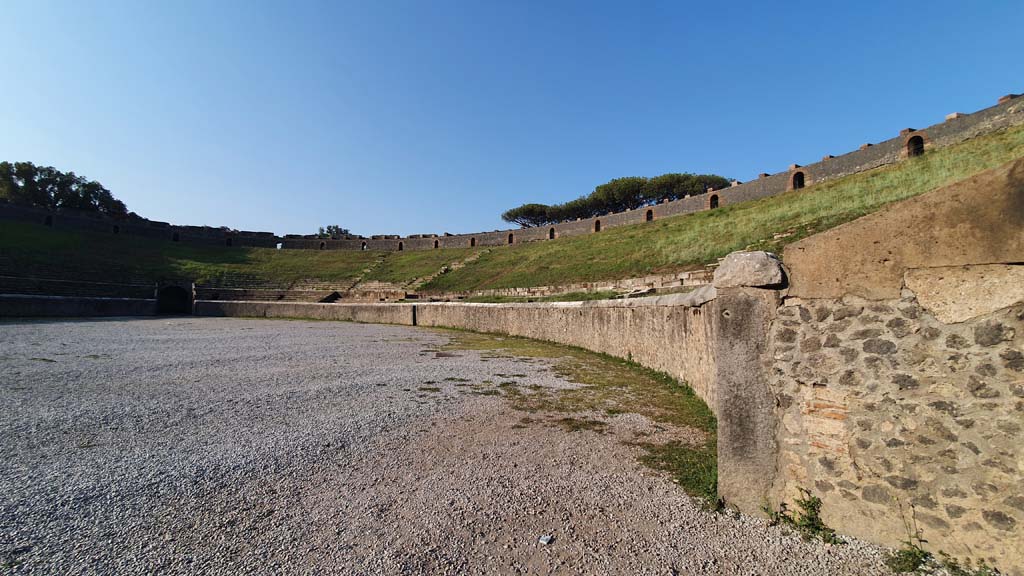 II.6 Pompeii. July 2021. Looking south along west side of arena.
Foto Annette Haug, ERC Grant 681269 DÉCOR.

