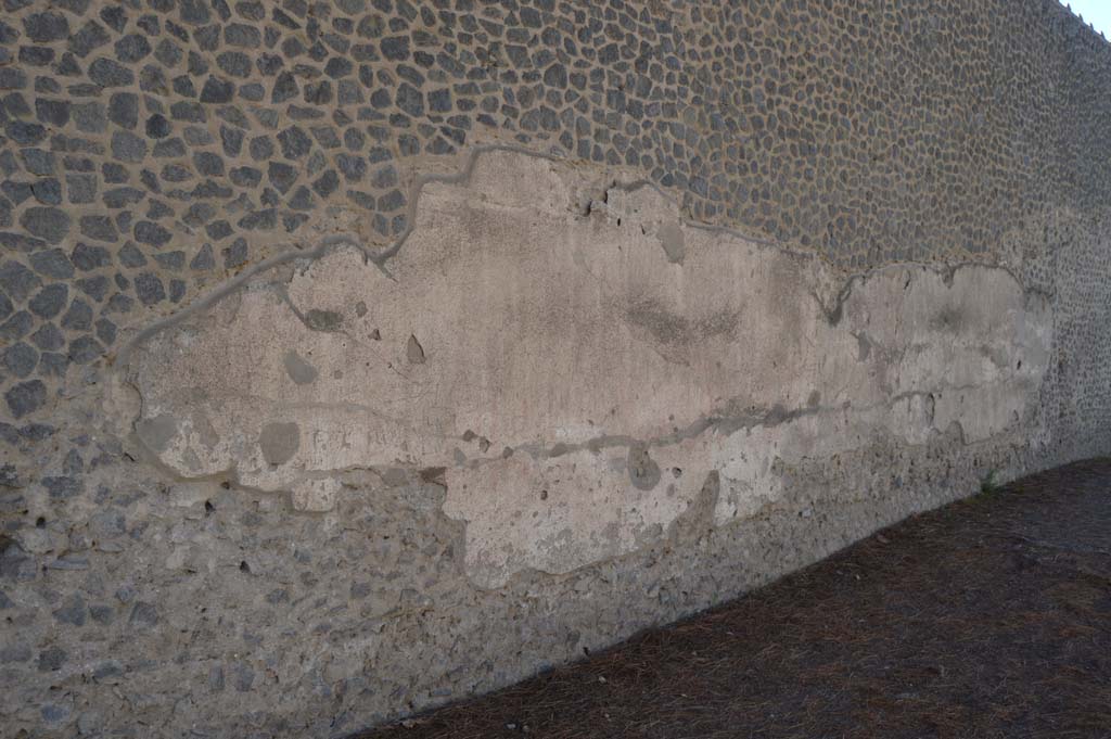 II.7.7 Pompeii. Palaestra. October 2017. Looking west along remains of plaster and graffiti on west end of outer north wall of the Palestra.
Foto Taylor Lauritsen, ERC Grant 681269 DCOR.

