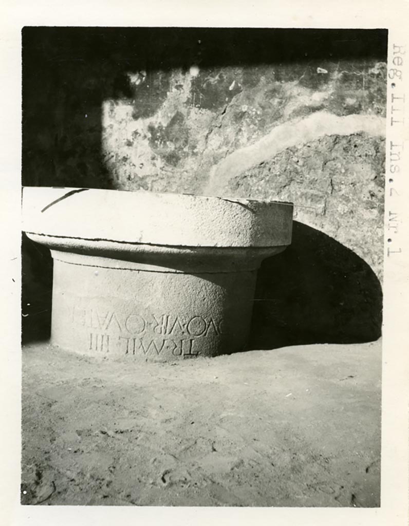 III.2.1 Pompeii. Pre-1937-39. East portico, upside down base of column.
Photo courtesy of American Academy in Rome, Photographic Archive. Warsher collection no. 1919.
