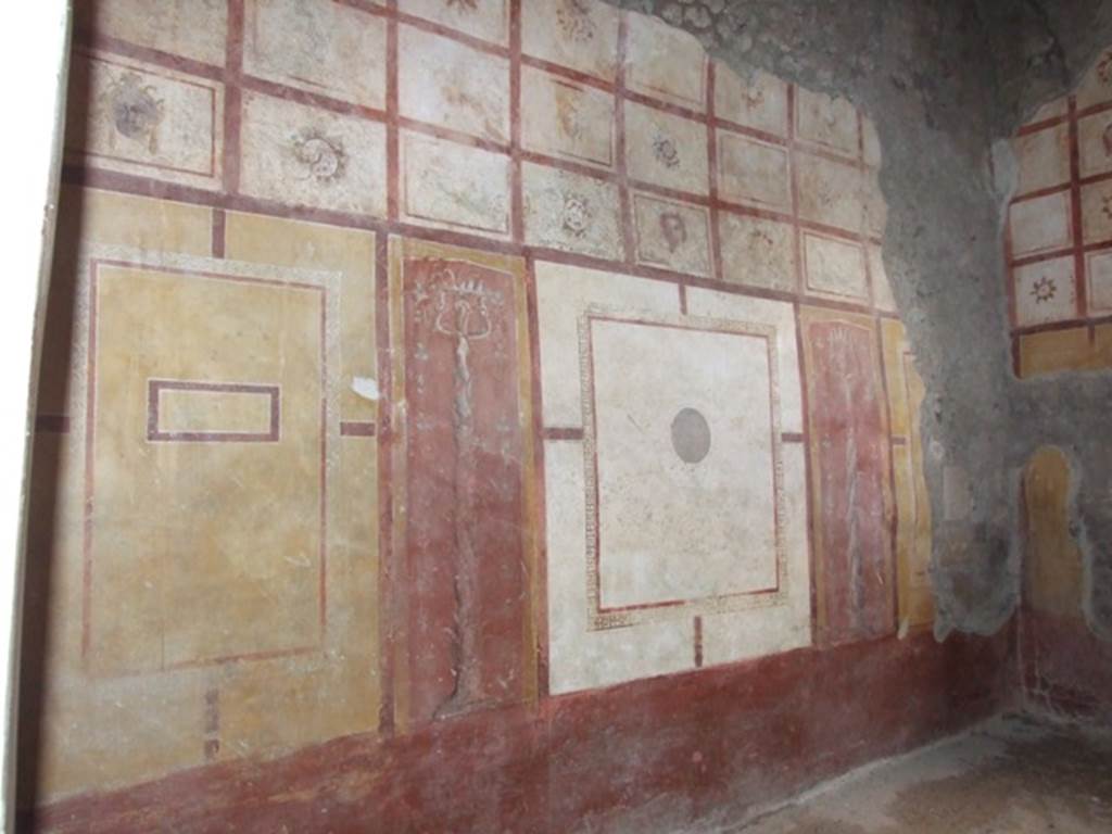 III.4.b. Pompeii.  March 2009.  Room 5.  Triclinium.  North wall.