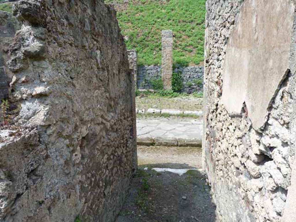 III.8.4 Pompeii. May 2010.  Looking north along entrance corridor to entrance and Via di Nola.