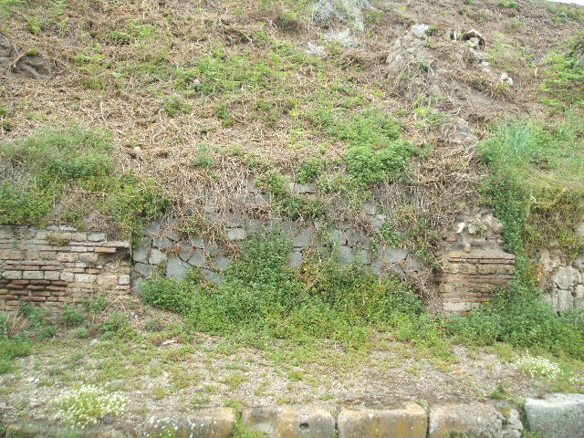 IV.1.g Pompeii.  May 2006, with blocked road (on right).