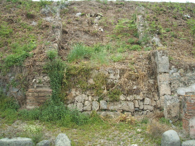 IV.1.g Pompeii. May 2005.              Blocked road                              IV.2