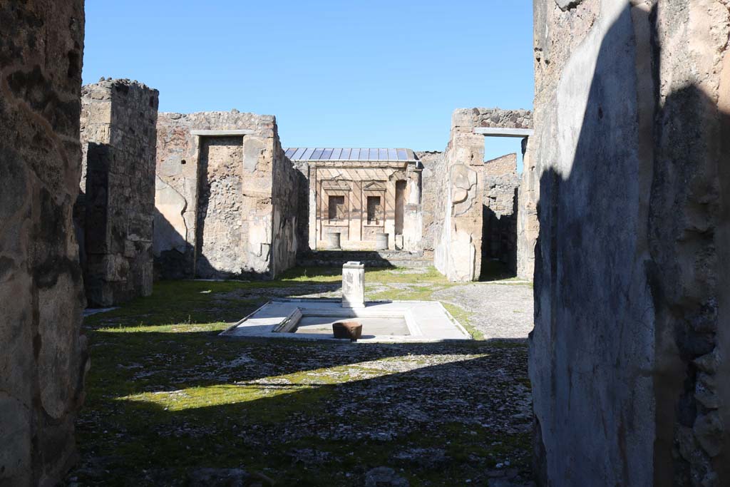 V.1.7, Pompeii. April 2019. Room 1, looking north across atrium, from entrance corridor.
Photo courtesy of Rick Bauer.
