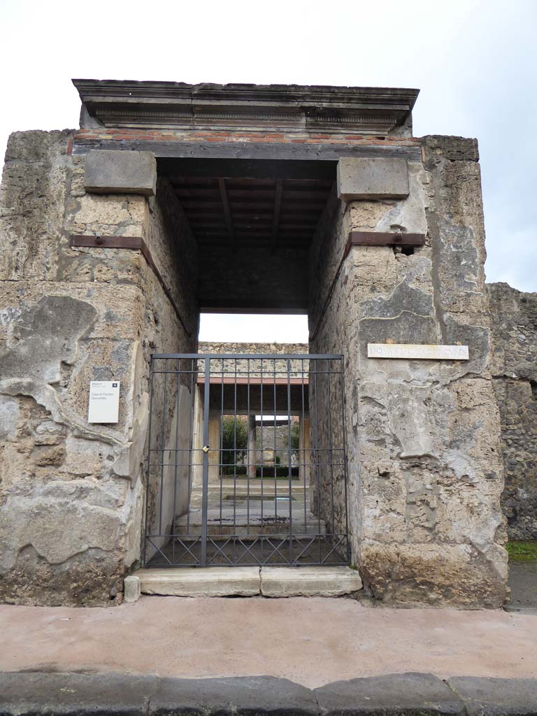 V.1.26 Pompeii. May 2015. Entrance doorway on east side of Via del Vesuvio. Photo courtesy of Buzz Ferebee.