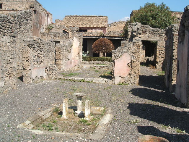 V.2.4 Pompeii. Looking north across east side of atrium. Photo by permission of the Institute of Archaeology, University of Oxford. File name instarchbx202im 002. Source ID. 44516.
