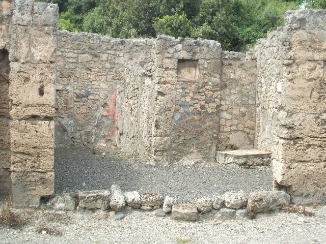 V.2.14 Pompeii.  March 2009.   North wall, with rear room, Lararium and base for stairs.