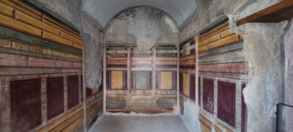  
V.2.i Pompeii. December 2023. Room 18, looking south. Photo courtesy of Miriam Colomer.
