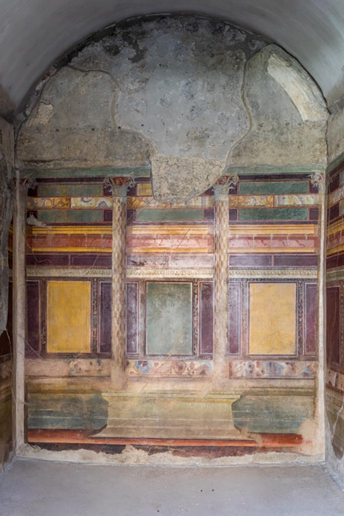 V.2.i Pompeii. March 2023. 
Room 18, south wall of bedroom or small dining room? Photo courtesy of Johannes Eber.

