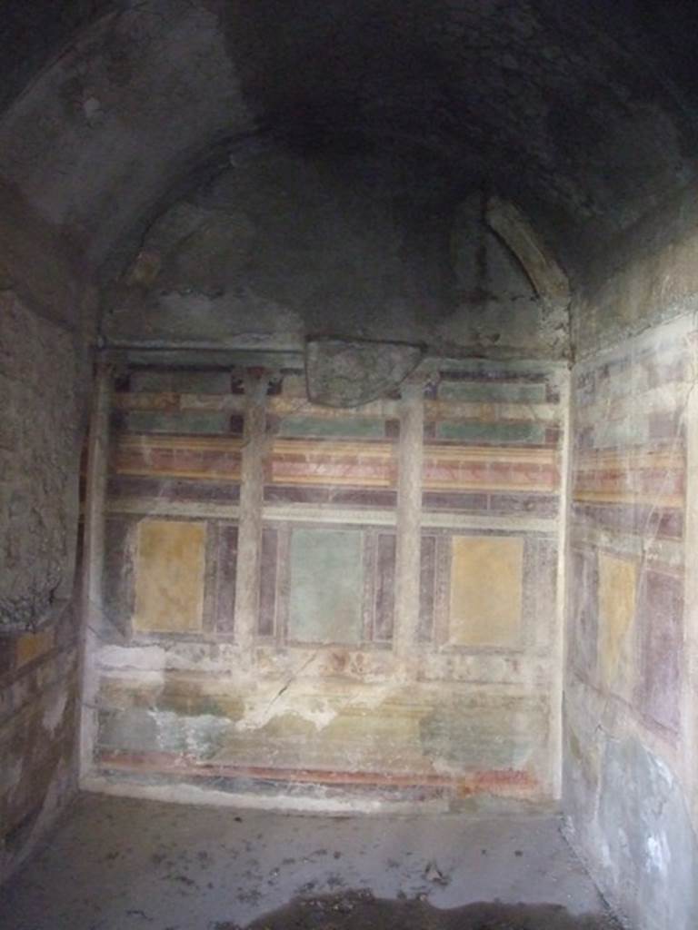 V.2.i Pompeii.  December 2007.  Room 18.  Bedroom or small dining room?
